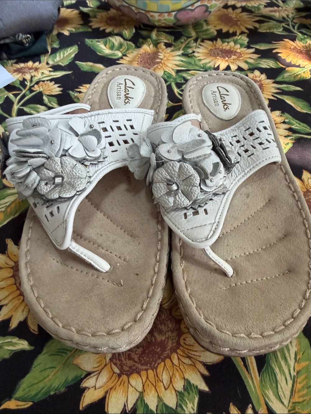 Clarks White Floral Leather Thong Sandals 9m